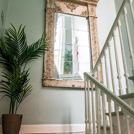 Проживание в семье Gardiner House Дублин