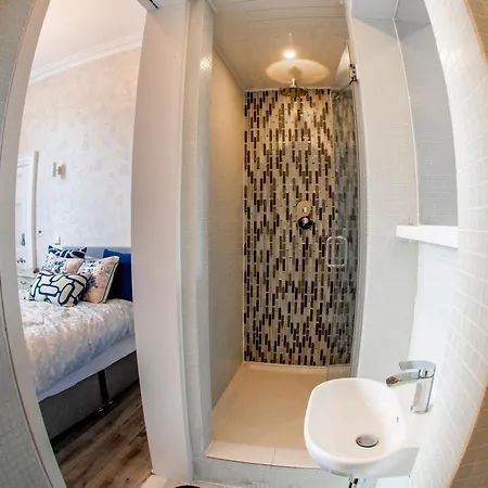 Gardiner House Homestay *